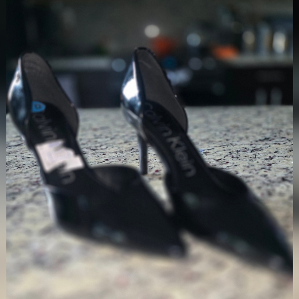 Calvin Klein Gloria D'orsay Black Women's Pump Heels size 10W or 10.5 - Picture 4 of 7